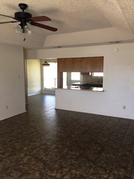 Building Photo - 2325 Tiffany Dr
