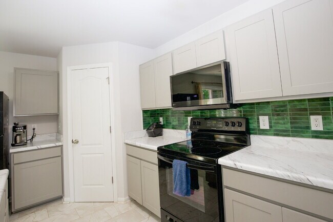 Building Photo - "Charming 3-Bed Oasis with 2.5 Baths on Century Lane, Cameron – Spacious 1744 sq. ft. Retreat!"