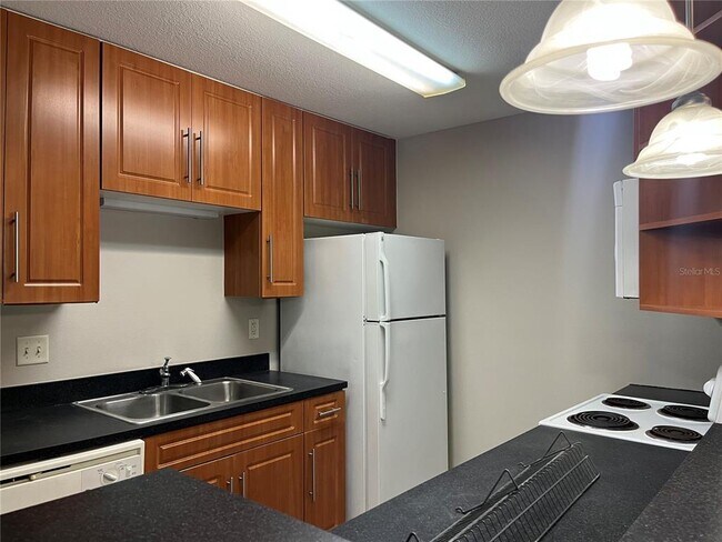 Building Photo - 155 N Pearl Lake Causeway