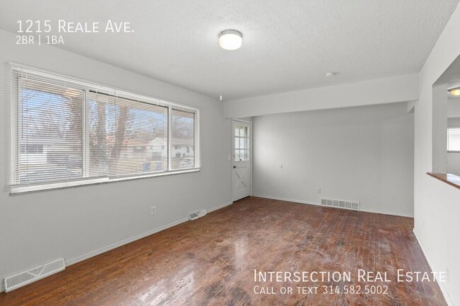 Building Photo - 1215 Reale Ave
