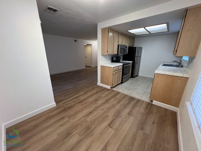 Building Photo - $2595 - Spacious 1 Bedroom, 1 Bath Condo in North San Jose!