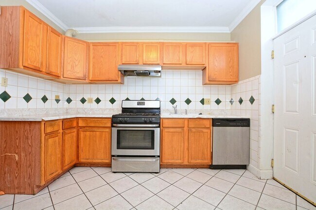 Building Photo - Updated 2bed/1bath Unit in South Shore