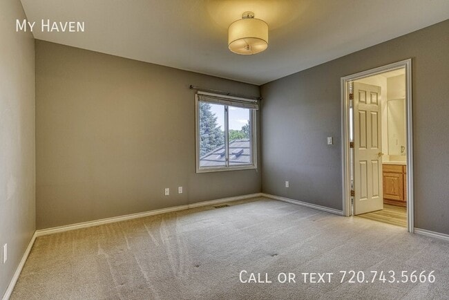 Building Photo - Stunning Heritage West home with all the b...