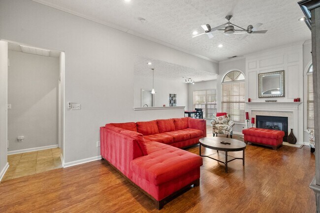 Building Photo - Gorgeous 3-bedroom, 2-bathroom ranch-style home