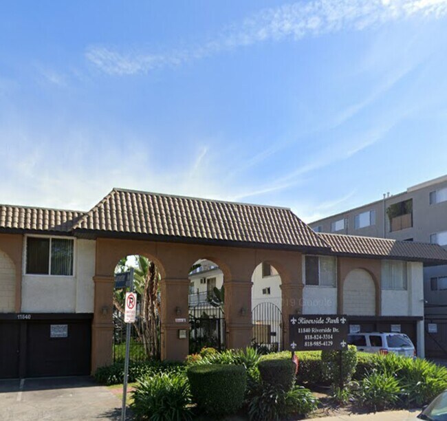 Front property - Riverside Park