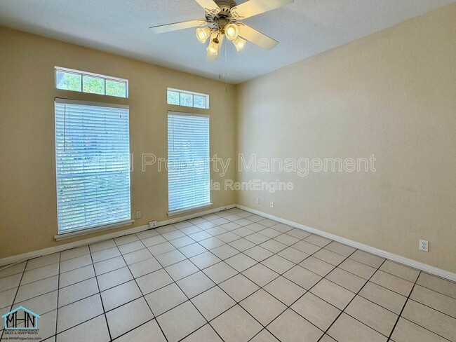 Building Photo - 1307 Adobe Run