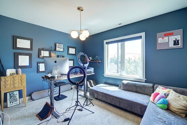 Building Photo - 5bd/3.5ba Seattle Home