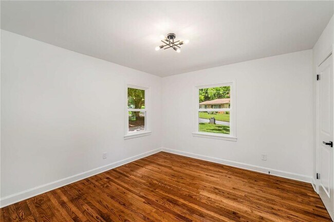 Building Photo - 1774 Laurelwood Dr SW