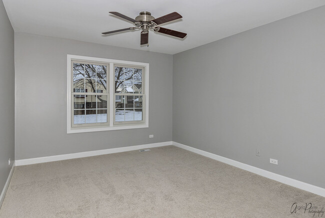 Building Photo - 511 Le Parc Cir