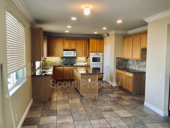 Building Photo - 33454 Twin Hills Way
