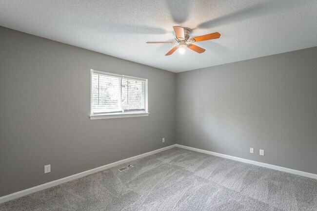 Building Photo - 510 Ely Rd