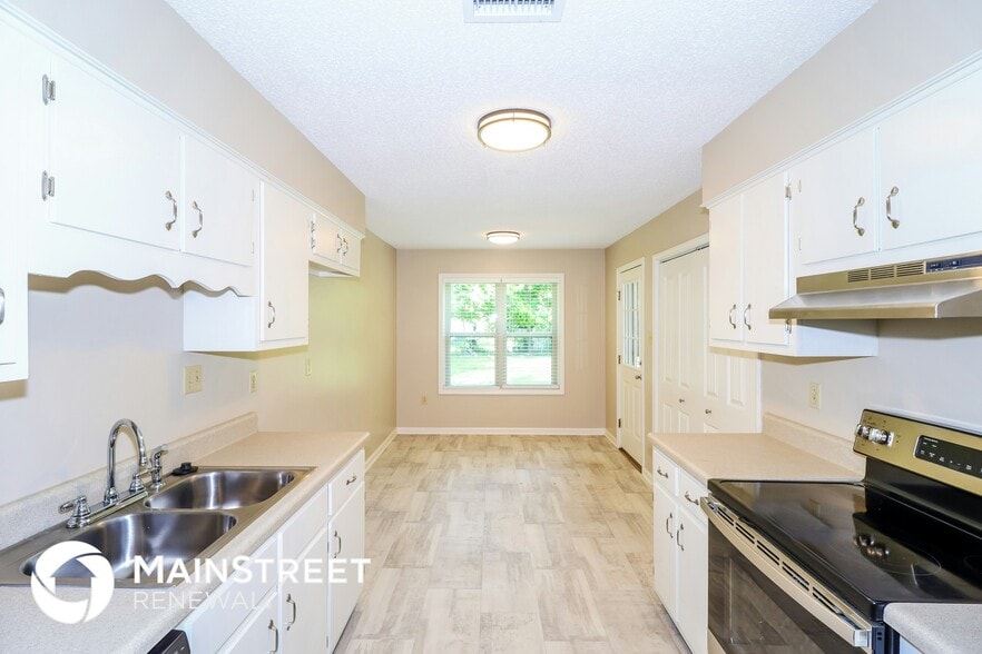 Building Photo - 5829 Lake Port Dr