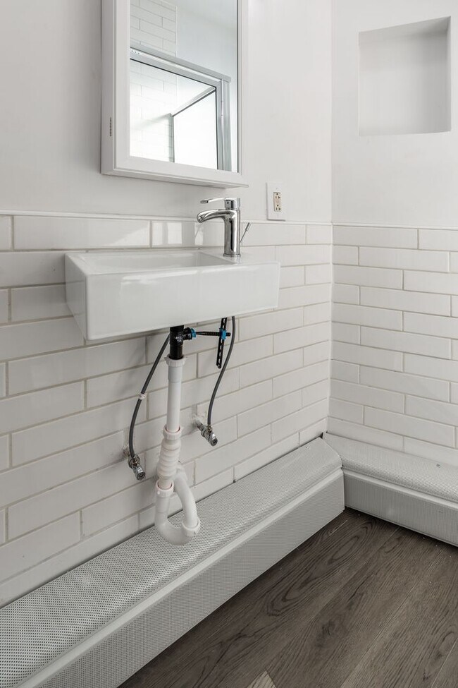 Building Photo - 4913 Yew St