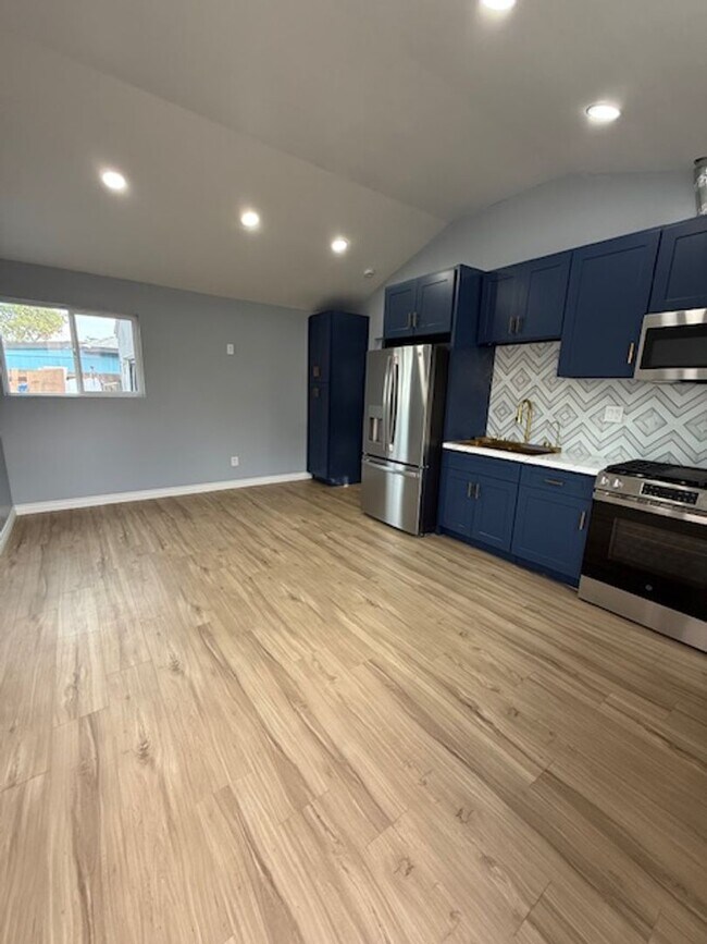 Building Photo - 1616 E Harding St