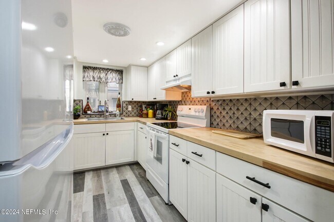 Building Photo - 2912 St Johns Ave