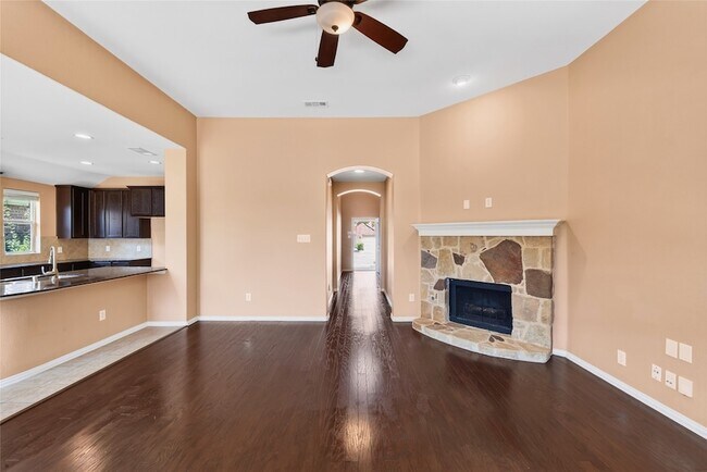 Building Photo - 417 Hackberry Dr