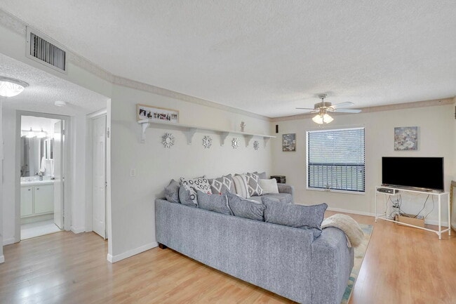 Building Photo - 3543 Cocoplum Cir