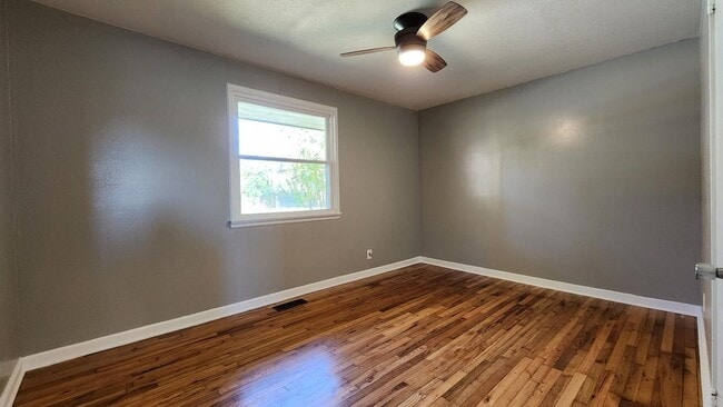 Building Photo - 60 Elm Bend Rd