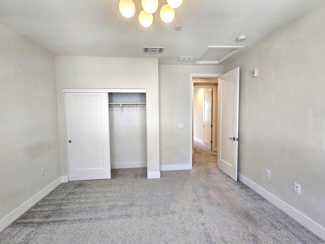 Building Photo - 122 Ranch Ln