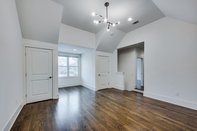 Building Photo - Lovely 3BE/3modern farmhouse is a sheer de...