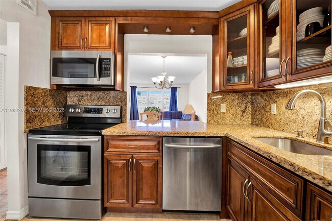 Building Photo - 410 SE 2nd St