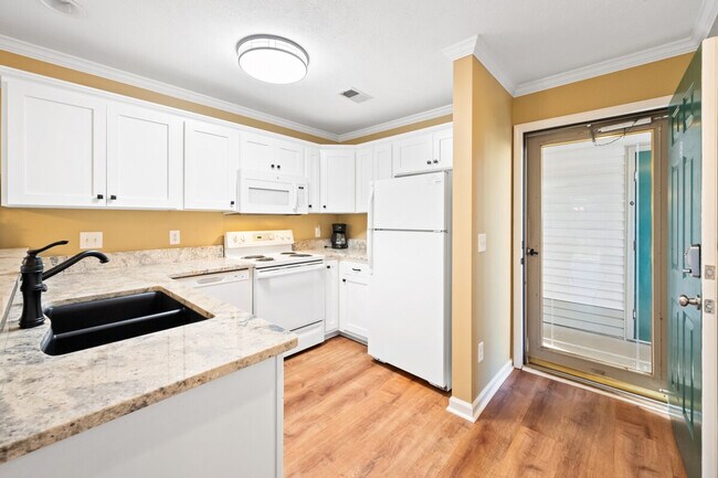 Building Photo - 549 Blue Stem Dr