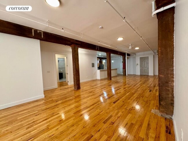 Building Photo - 275 Conover St