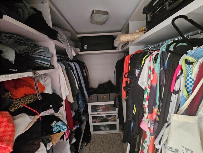 Building Photo - 68 SE 6th St