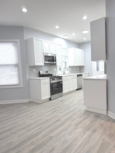 Building Photo - 2442 N Lawndale Ave