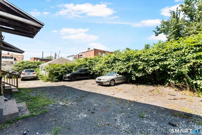 Building Photo - 66 Standish St