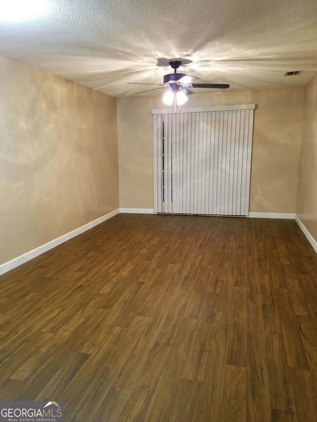 Building Photo - 407 S East St