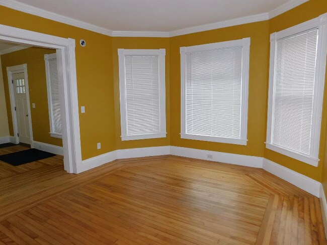 Building Photo - 46 Kingsley Ave