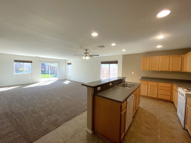 Building Photo - Charming Single-Story 3-Bedroom Home in Be...