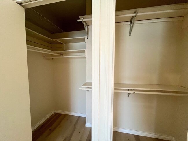 Building Photo - 2/1 Alamo Heights Condo ~ Freshly Remodele...