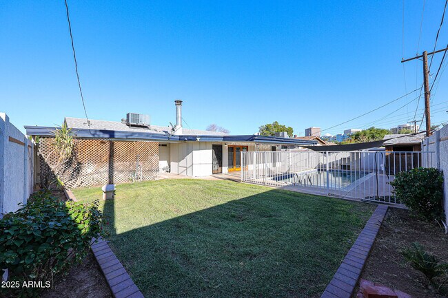 Building Photo - 4122 N 6th Ave