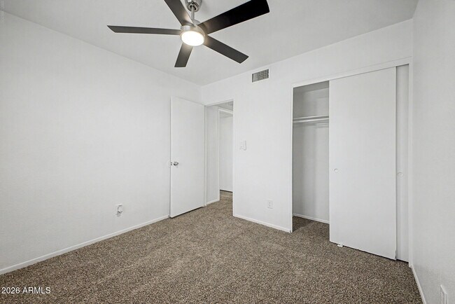 Building Photo - 5984 N 48th Ave
