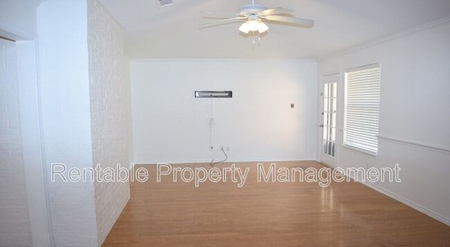 Building Photo - 3600 Ruidoso Dr