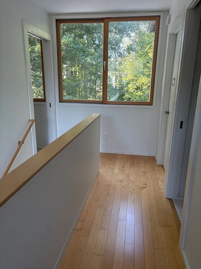 Building Photo - Spacious Pet-Friendly 4BR Home Near Downtown & UVA