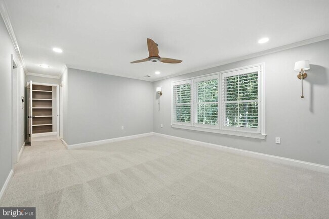 Building Photo - 10198 Cedar Pond Dr