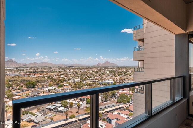 Building Photo - 1040 E Osborn Rd