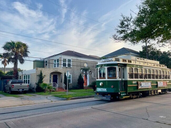 Building Photo - 2317 Bernardo De Galvez Ave