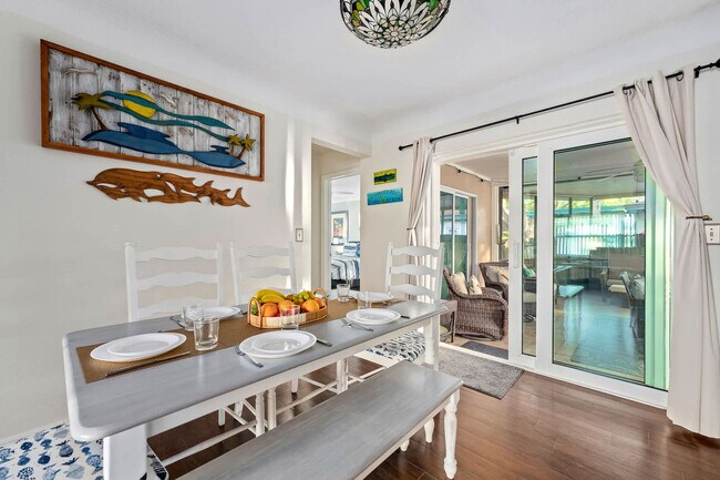 Building Photo - 1341 Bayview Dr