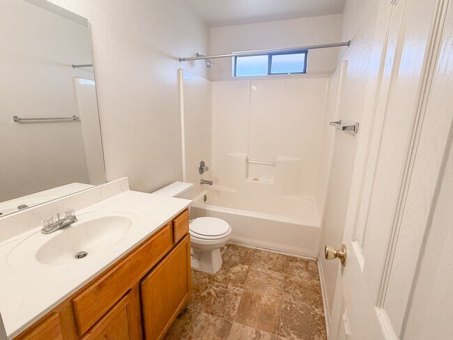 Building Photo - 5202 Daybreak Cir