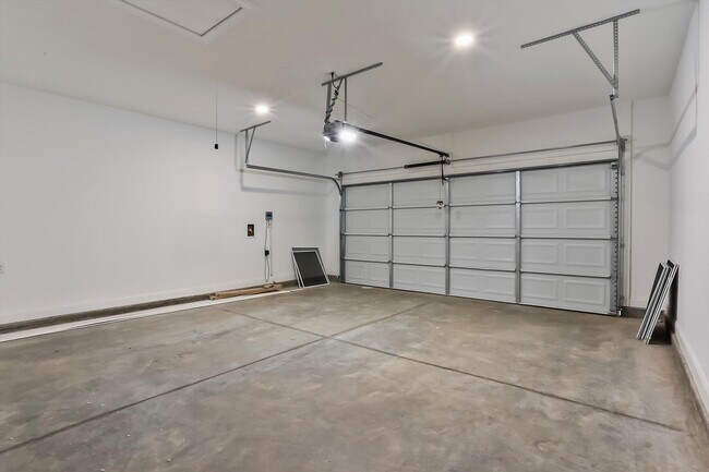 Building Photo - 3327 Basil Ln