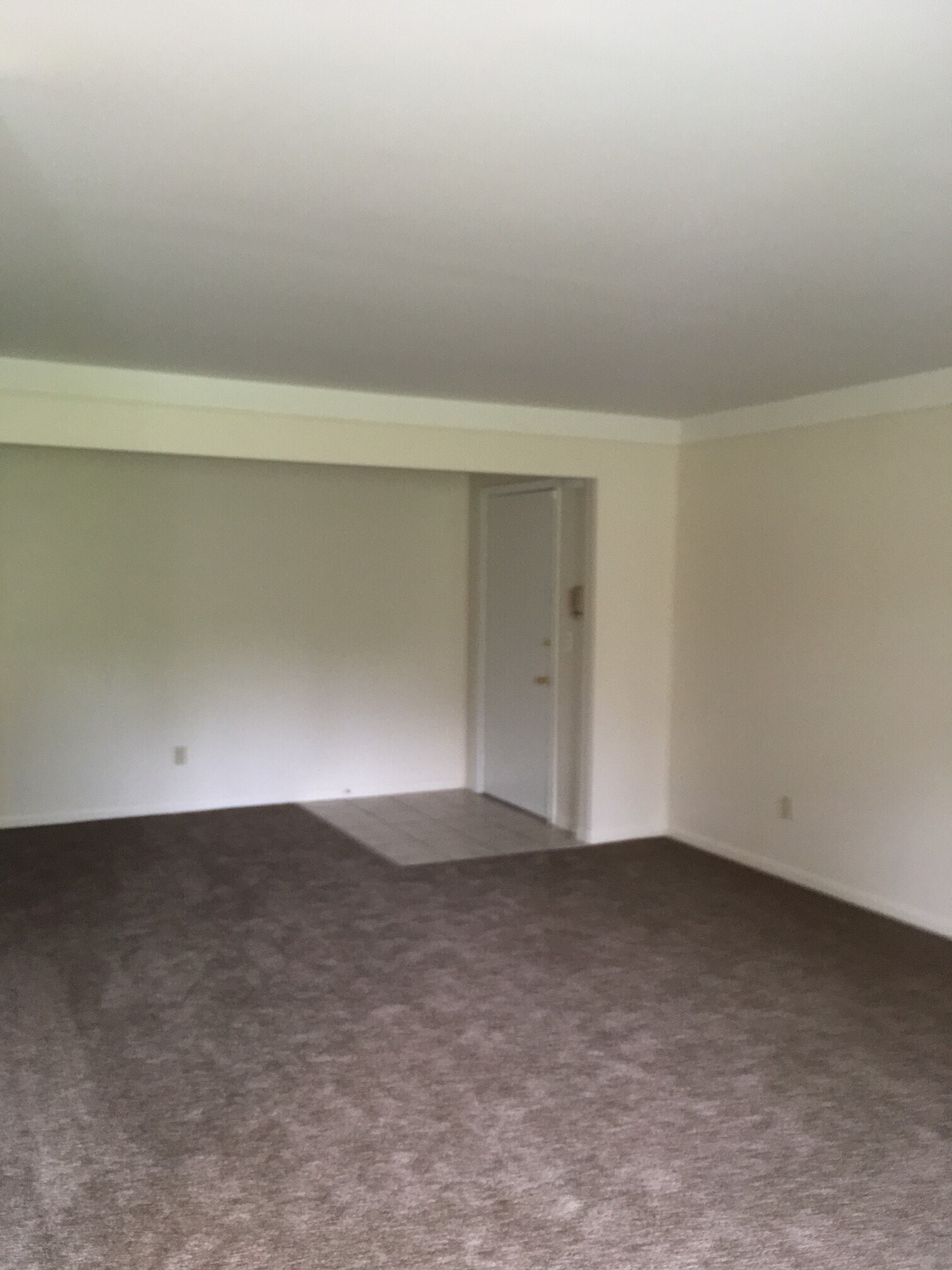 Building Photo - 460 Fox Hills Dr S