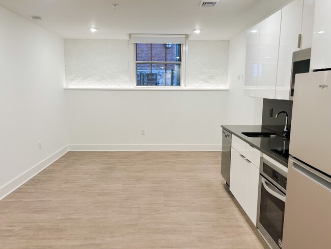 Building Photo - 425 N Prince St