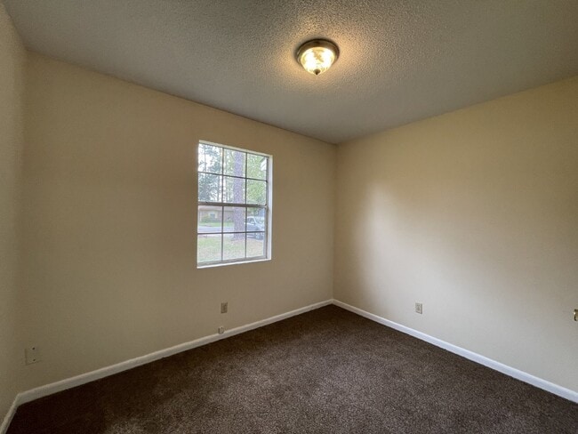 Building Photo - Home For Rent