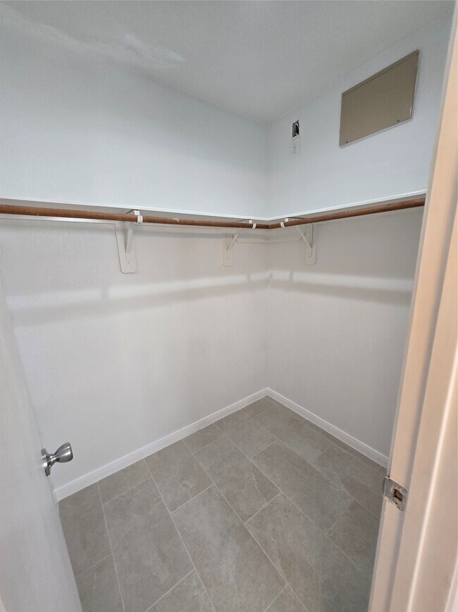 Building Photo - 427 Remington Heights Dr