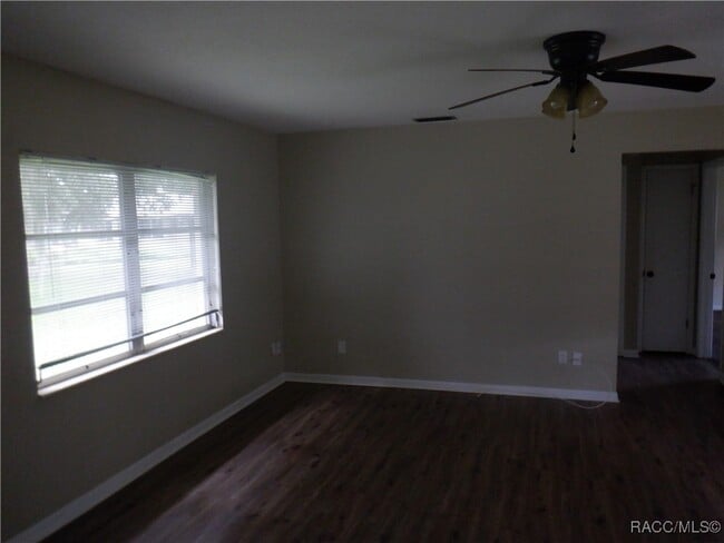 Building Photo - 9513 E Village Green Cir