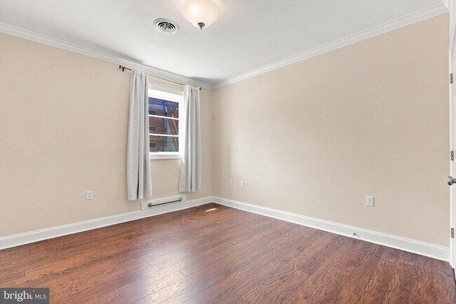 Building Photo - 25 E Boscawen St